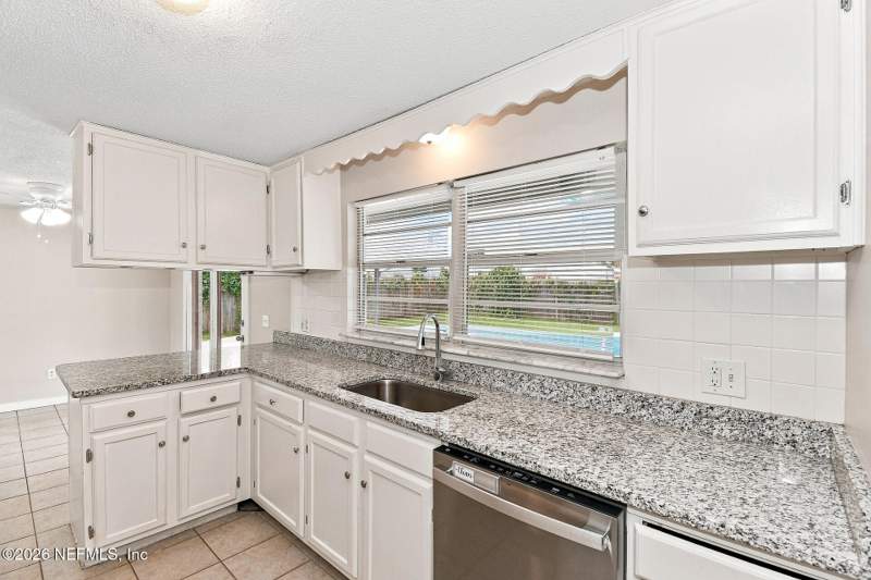 3 bedroom Single Family Residence at 8603 Hammondwood Road, Country Creek, Jacksonville — photo 5