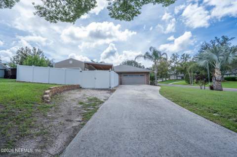 377 Foxridge Road, Orange Park FL - photo 7 of 55