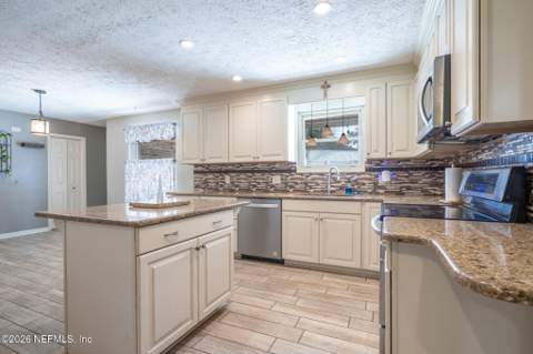 377 Foxridge Road, Orange Park FL - photo 16 of 55