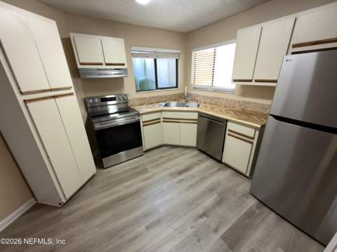 1122 Romaine Circle, Jacksonville FL - photo 8 of 31