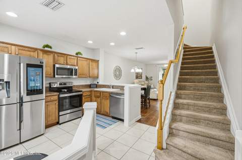 8105 Summer Cove Court, Jacksonville FL - photo 7 of 30