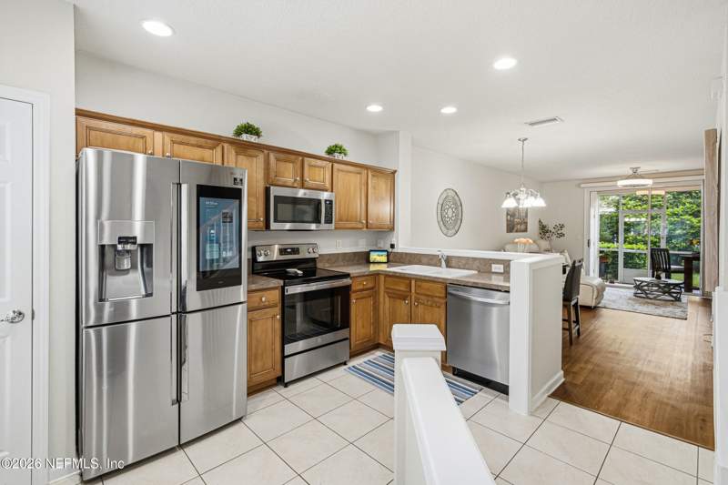 2 bedroom Townhouse at 8105 Summer Cove Court, Summerfield, Jacksonville — photo 4
