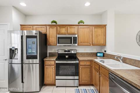 8105 Summer Cove Court, Jacksonville FL - photo 8 of 30