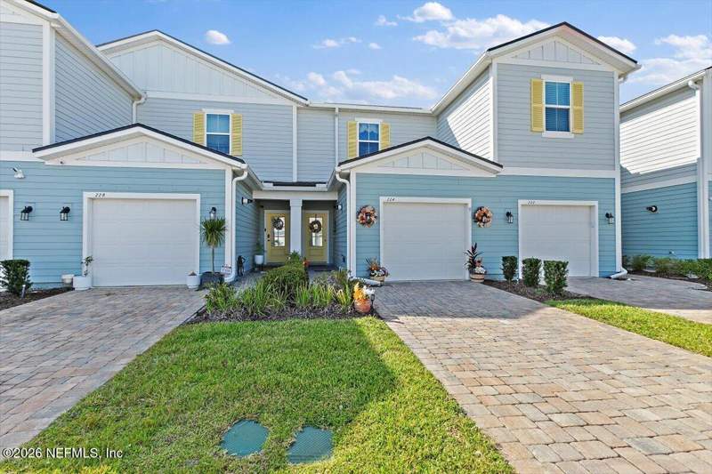 2 bedroom Townhouse at 224 Brandon Lakes Drive, Silverleaf, St. Johns — photo 2