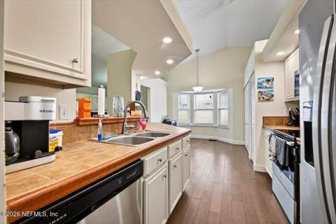 7410 Sweet Rose Lane, Jacksonville FL - photo 8 of 31