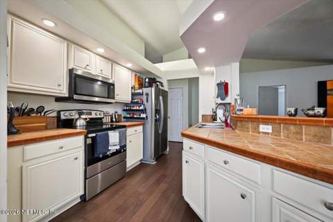 7410 Sweet Rose Lane, Jacksonville FL - photo 9 of 31