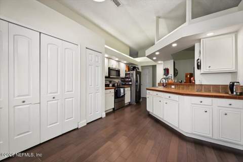 7410 Sweet Rose Lane, Jacksonville FL - photo 10 of 31