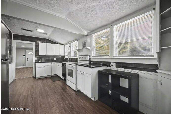 3 bedroom Single Family Residence at 5511 Cruz Road, Spring Glen, Jacksonville — photo 2