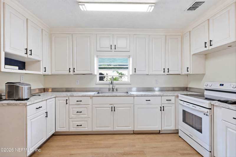 3 bedroom Single Family Residence at 8830 Cocoa Avenue, Oakwood Villa Ests, Jacksonville — photo 2