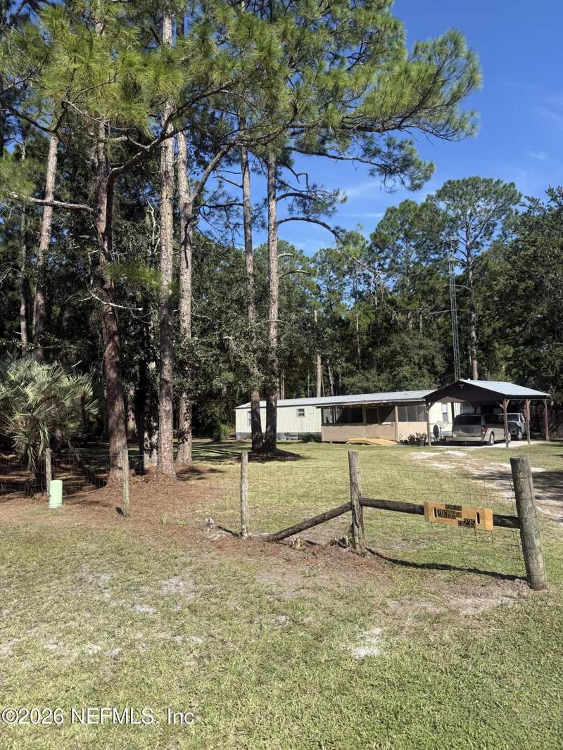 2 bedroom Mobile Home at 20399 County Road 235, Metes & Bounds, Brooker — photo 2