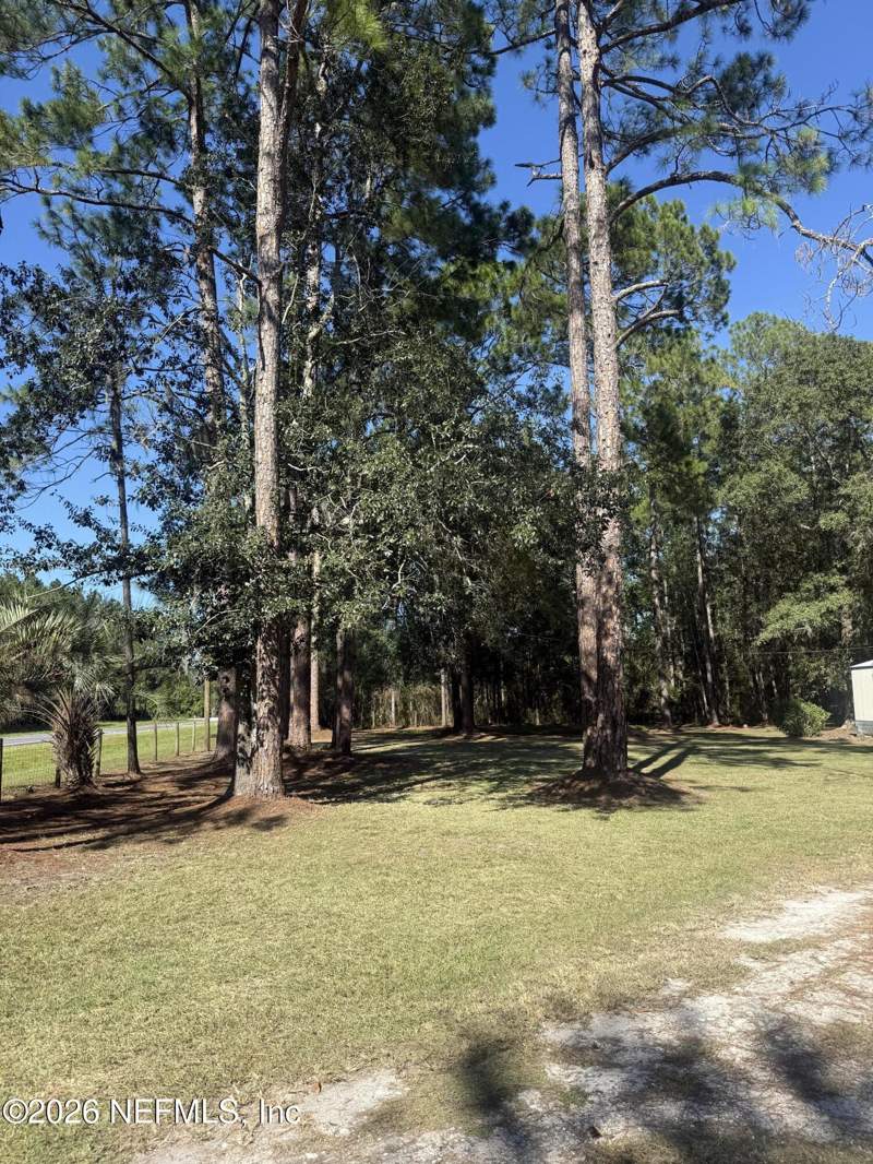 2 bedroom Mobile Home at 20399 County Road 235, Metes & Bounds, Brooker — photo 5