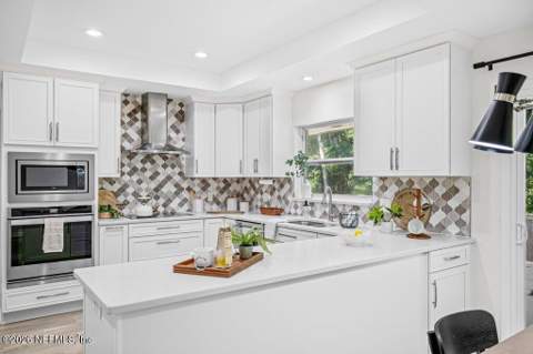 2423 Castellon Drive, Jacksonville FL - photo 18 of 73