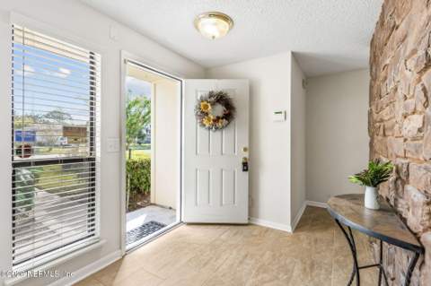 10342 Docksider Drive, Jacksonville FL - photo 7 of 48
