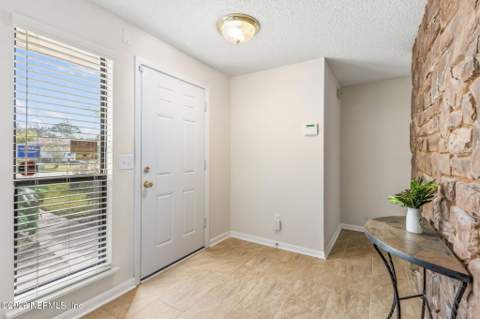 10342 Docksider Drive, Jacksonville FL - photo 8 of 48