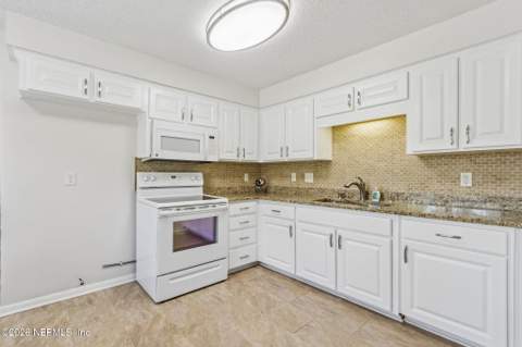 10342 Docksider Drive, Jacksonville FL - photo 12 of 48