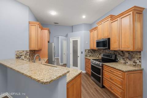 2872 Westberry Hideaway Court, Jacksonville FL - photo 8 of 27
