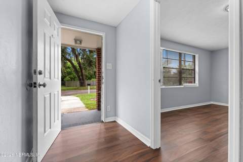 7353 Elwood Avenue, Jacksonville FL - photo 7 of 34