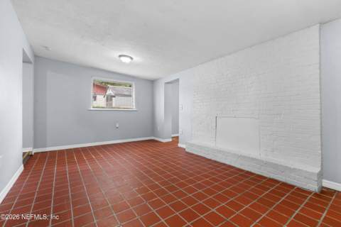 7353 Elwood Avenue, Jacksonville FL - photo 17 of 34