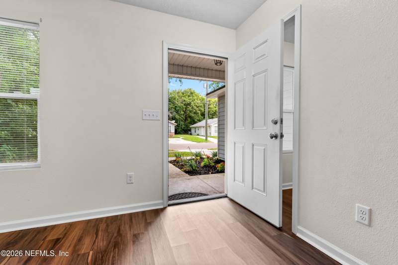 3 bedroom Single Family Residence at 1560 W 30th Street, Royal Terrace, Jacksonville — photo 2