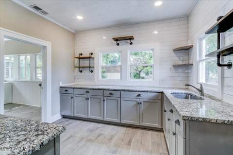 3855 Eloise Street, Jacksonville FL - photo 9 of 25