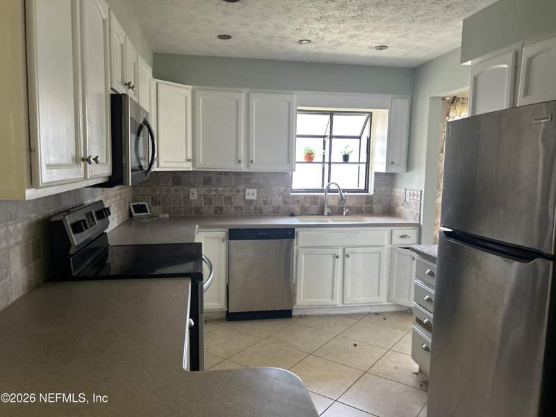 3 bedroom Single Family Residence at 4901 Lofty Pines Circle, Tara Woods, Jacksonville — photo 4