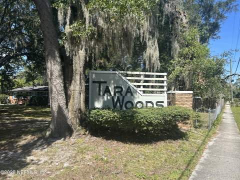 4901 Lofty Pines Circle, Jacksonville FL - photo 9 of 18