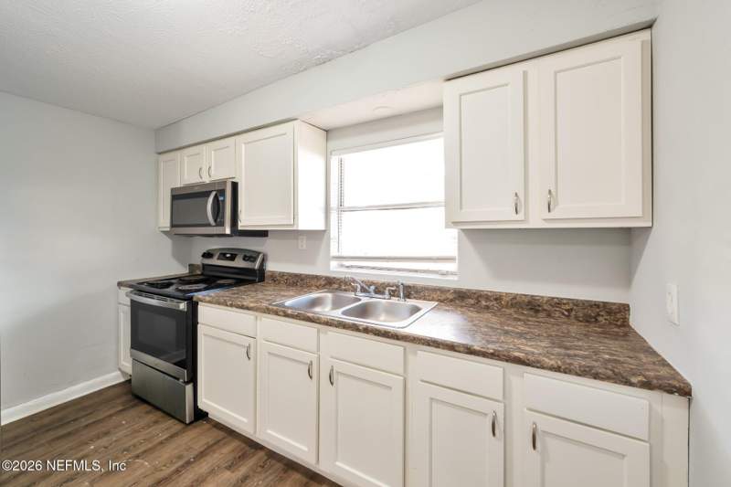 4 bedroom Single Family Residence at 1586 W 36th Street, Moncreif Park, Jacksonville — photo 3