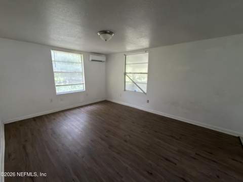 8161 Thrasher Avenue, Jacksonville FL - photo 6 of 13