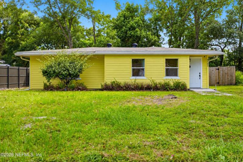 3 bedroom Single Family Residence at 3648 Cedar Drive, Spring Park Manor, Jacksonville — photo 2