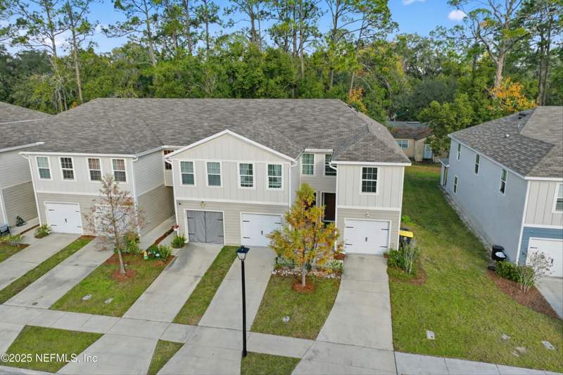 3 bedroom Townhouse at 5935 Creekside Crossing Drive, Creekside Townhomes, Jacksonville — photo 4