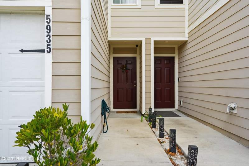 3 bedroom Townhouse at 5935 Creekside Crossing Drive, Creekside Townhomes, Jacksonville — photo 5
