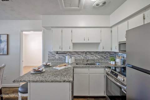 2327 W 10th Street, Jacksonville FL - photo 10 of 40