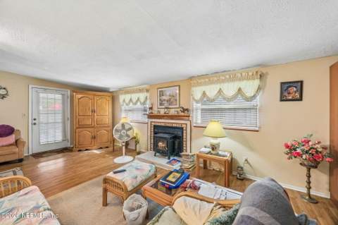 7820 Chateau Drive, Jacksonville FL - photo 10 of 28