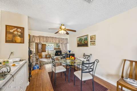 7820 Chateau Drive, Jacksonville FL - photo 15 of 28