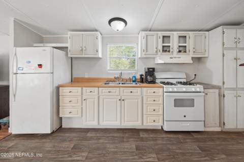 17396 S Ridgewood Drive, Glen St. Mary FL - photo 12 of 27