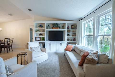 11250 Cloverhill Circle, Jacksonville FL - photo 8 of 29