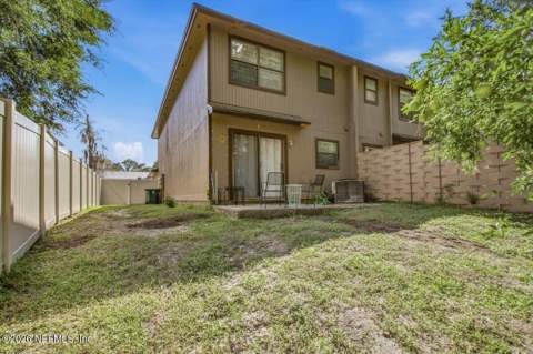 3957 Laurelwood Drive, Jacksonville FL - photo 18 of 21