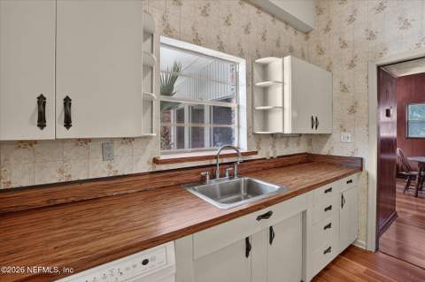 3802 Rendale Drive, Jacksonville FL - photo 7 of 22