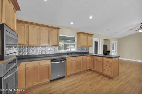 6201 Hyde Park Circle, Jacksonville FL - photo 20 of 74