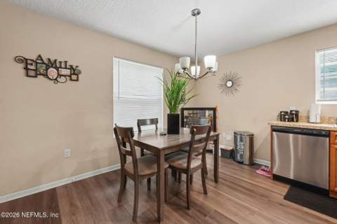 7948 Siskin Avenue, Jacksonville FL - photo 7 of 23