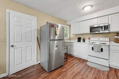 2501 Red Robin Drive, Jacksonville FL - photo 8 of 16