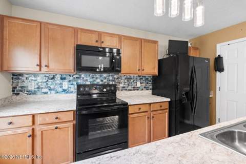 16054 Hutton Lane, Jacksonville FL - photo 9 of 20