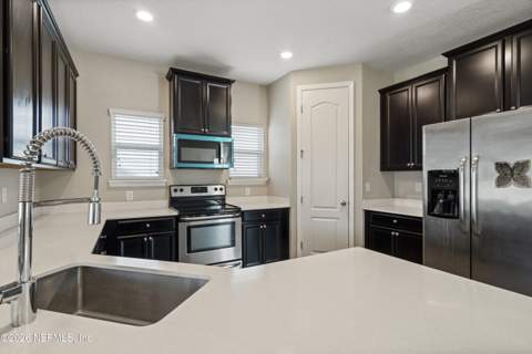 2682 Fawn Point Drive, Jacksonville FL - photo 7 of 31