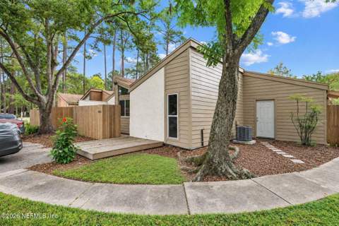 2492 Whispering Woods Boulevard #2, Jacksonville FL - photo 6 of 29