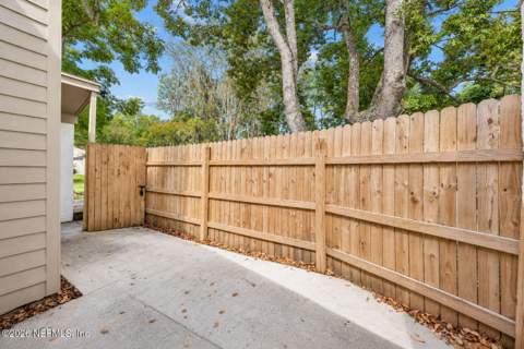 2492 Whispering Woods Boulevard #2, Jacksonville FL - photo 8 of 29