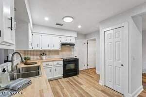 13004 Twin Pines Circle, Jacksonville FL - photo 18 of 41