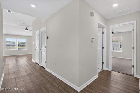 8302 Hawkes Meadow Drive, Jacksonville FL - photo 14 of 42
