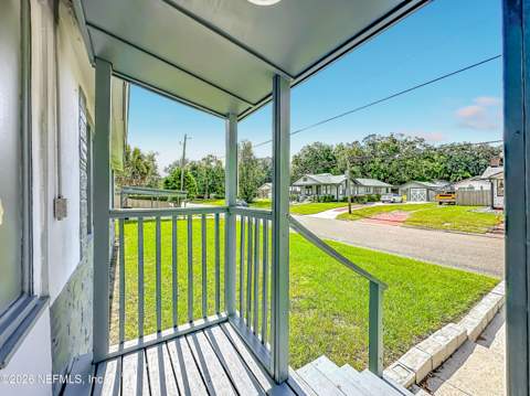 1607 Pinegrove Avenue, Jacksonville FL - photo 7 of 56