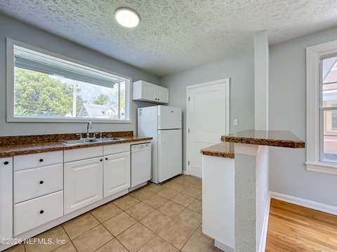 1607 Pinegrove Avenue, Jacksonville FL - photo 17 of 56