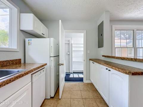 1607 Pinegrove Avenue, Jacksonville FL - photo 18 of 56